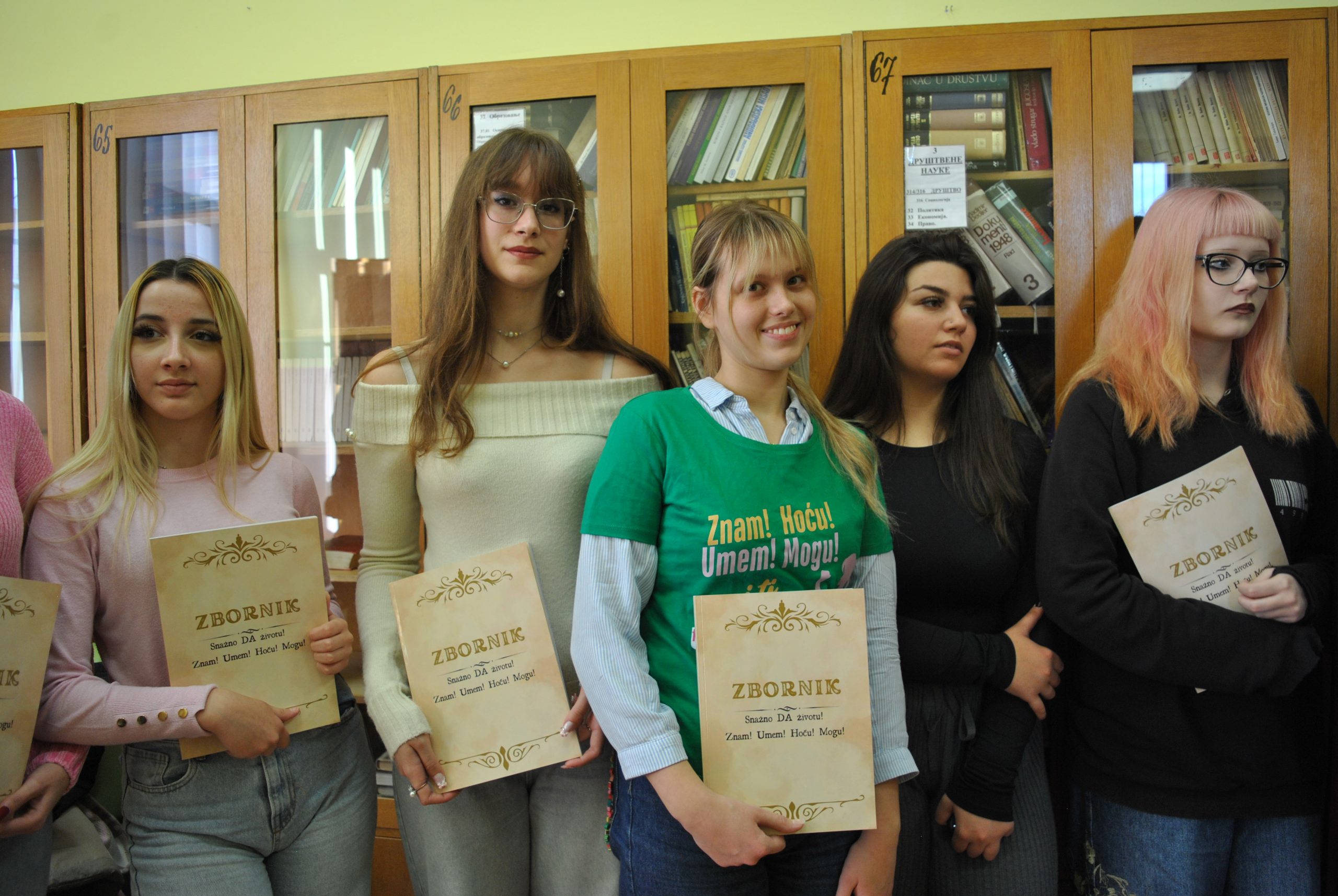 DSC_0133-scaled Promocija zbornika "Snažno DA životu! Znam! Umem! Hoću! Mogu!" u srednjoj stručnoj školi "Knez Aleksandar Karađorđević" u Kragujevcu