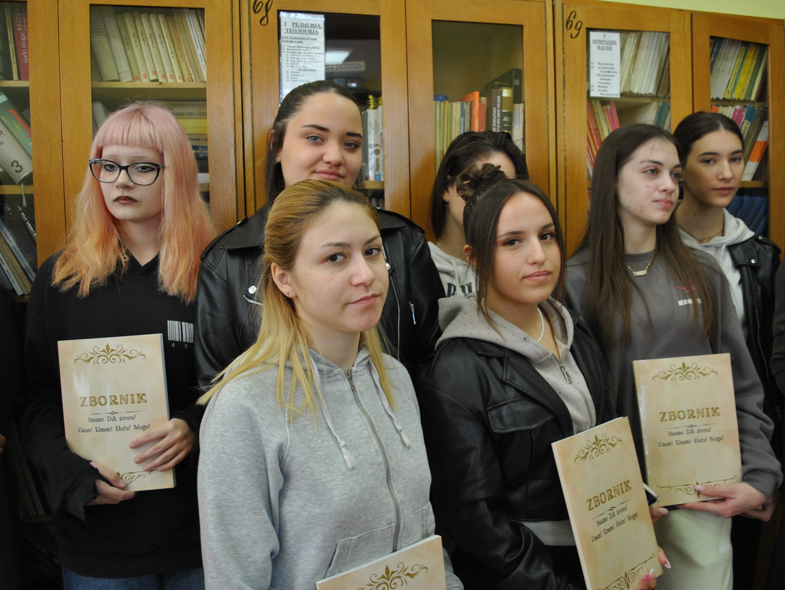 DSC_0140-scaled Promocija zbornika "Snažno DA životu! Znam! Umem! Hoću! Mogu!" u srednjoj stručnoj školi "Knez Aleksandar Karađorđević" u Kragujevcu