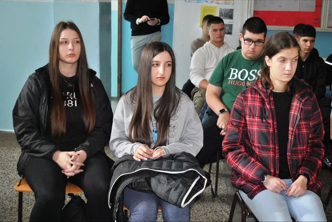 viber_image_2025-11-25_20-02-43-775 Promocija zbornika „Snažno DA životu! Znam! Umem! Hoću! Mogu!“ u Srednjoj školi Kučevo